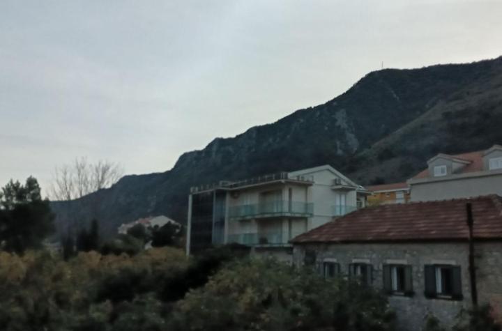 Apartment With Sea View In Prcanj