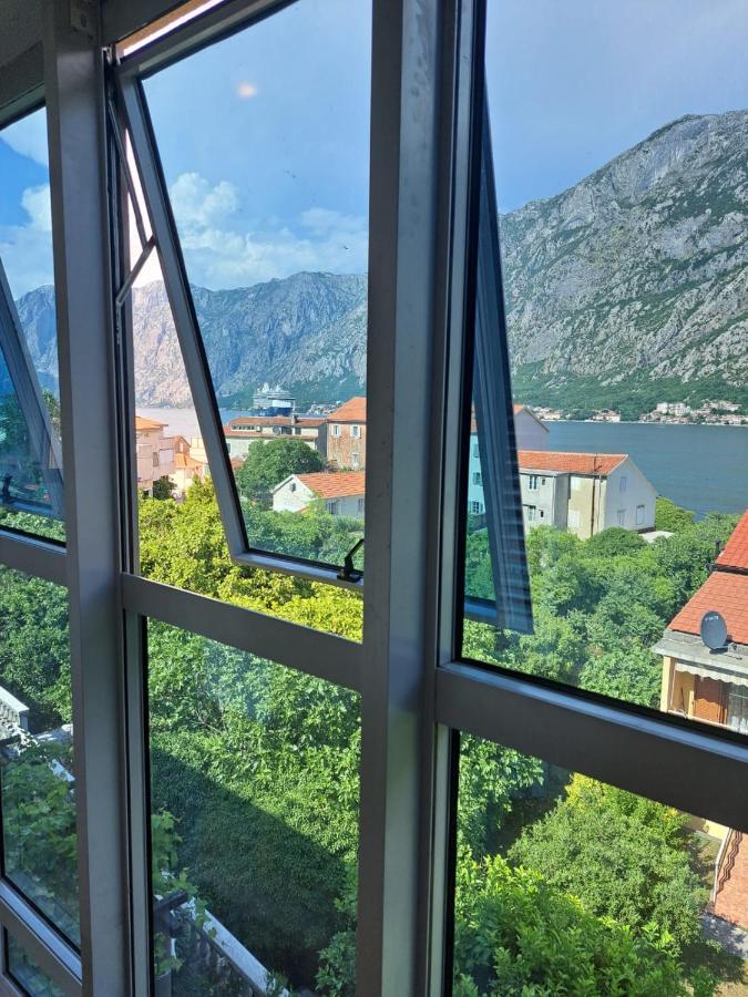 With Sea View In Prcanj Daire