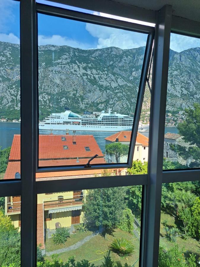 Apartment With Sea View In Prcanj *