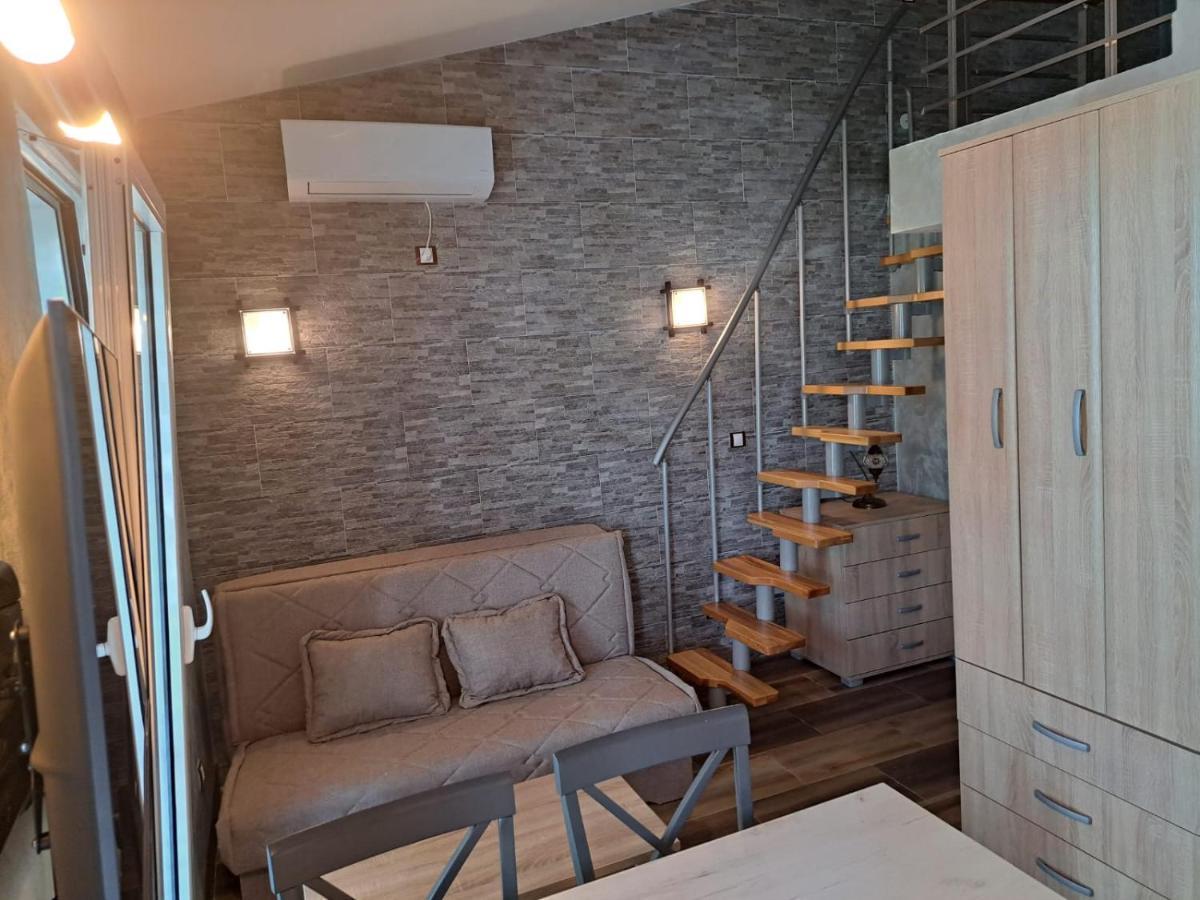 Apartment With Sea View In Prcanj *