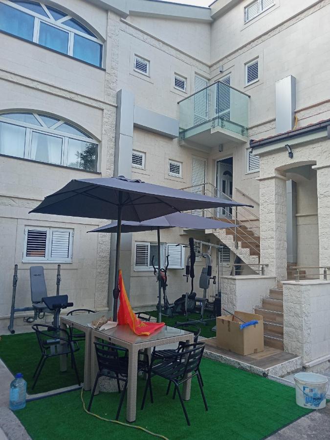 Apartment With Sea View In Prcanj