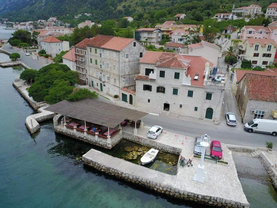 Apartment With Sea View In Prcanj *